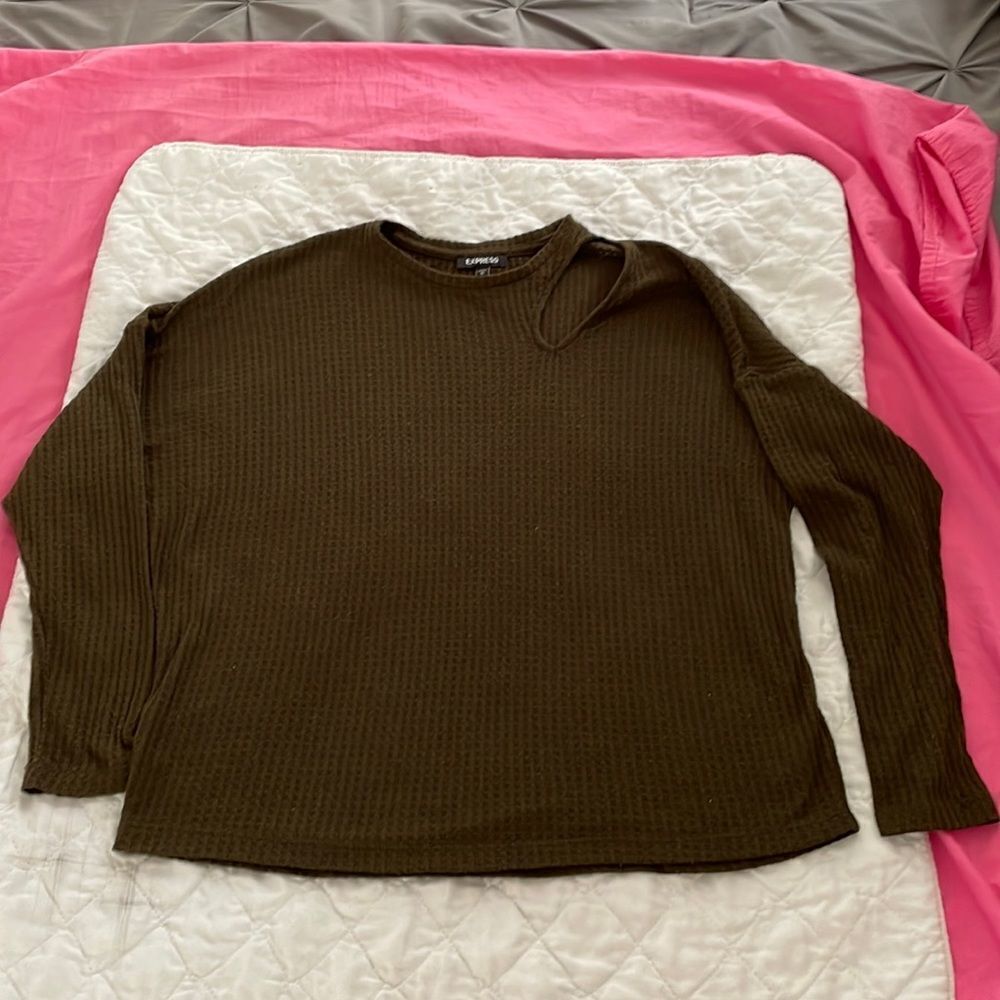 Long sleeve women’s shirt with fashion hole on left shoulder by express medium